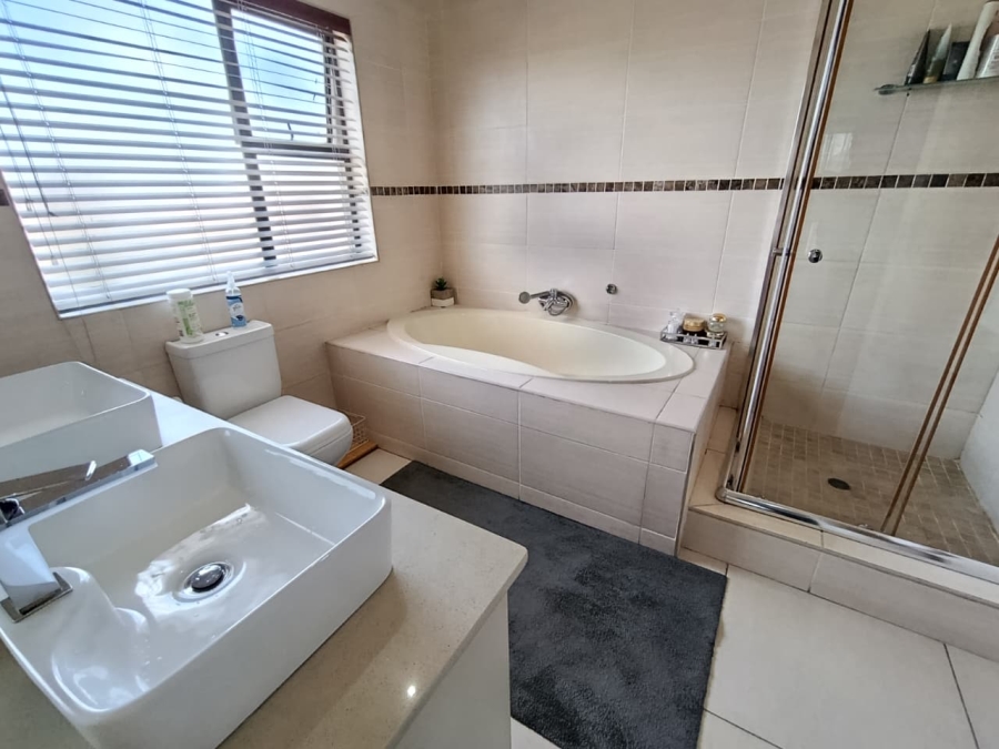 4 Bedroom Property for Sale in Lilyvale S H Free State